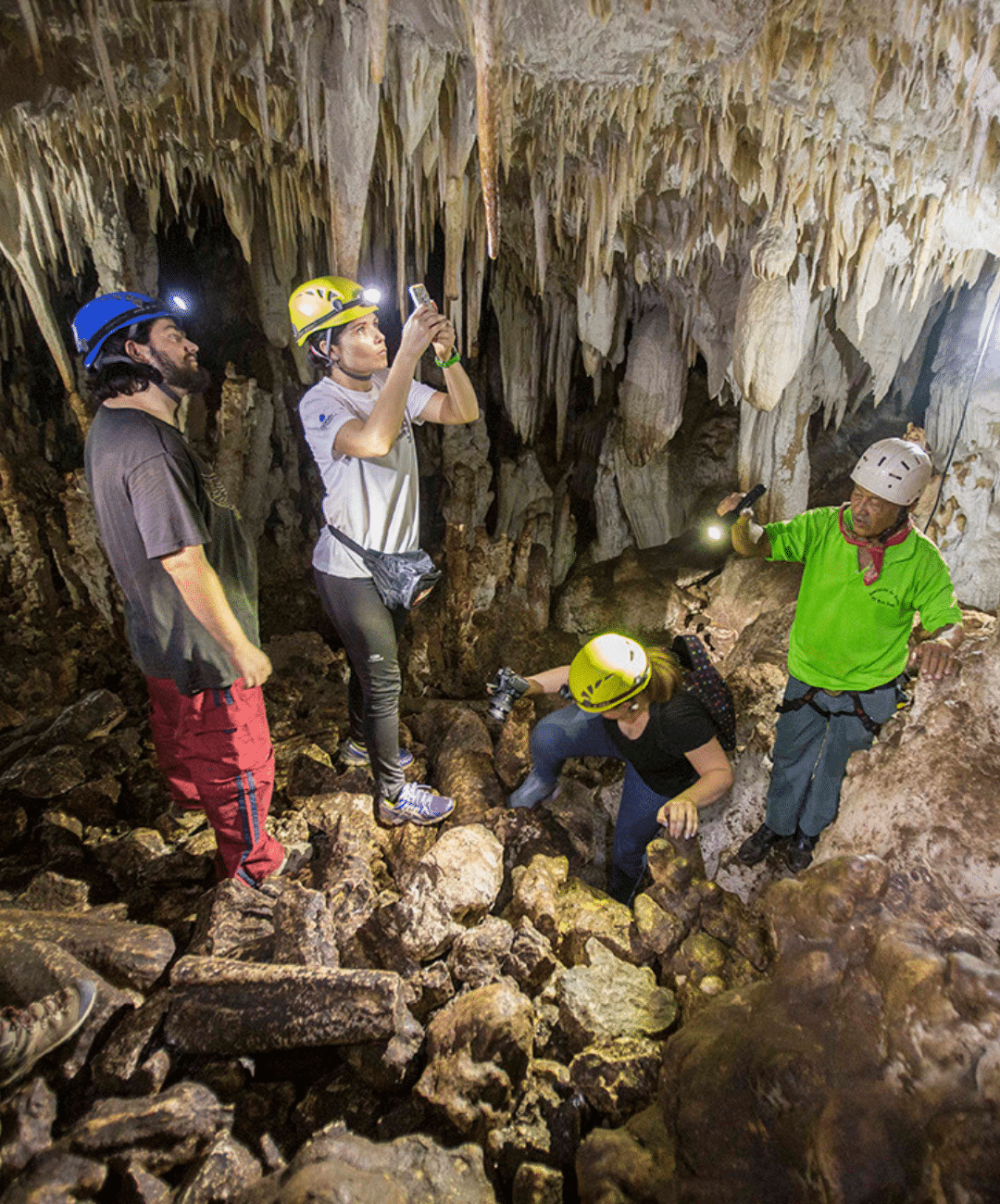 cave exploration in barra gonda - Costa Rica